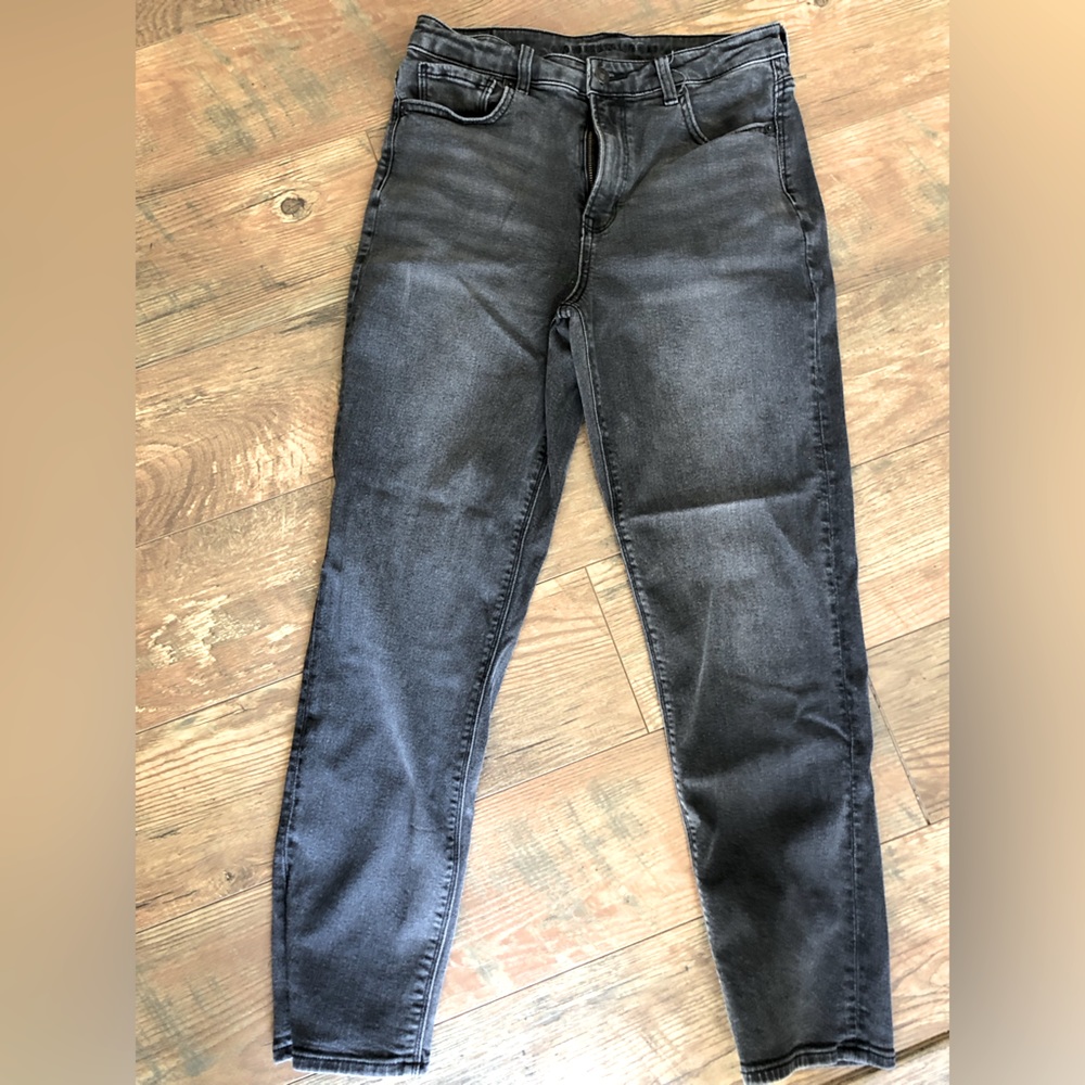 AE Mom Jeans size 8